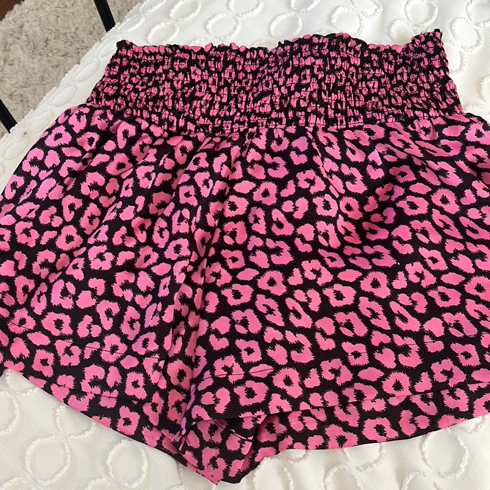 Pants store shirts. Size Medium. Stretchy waist